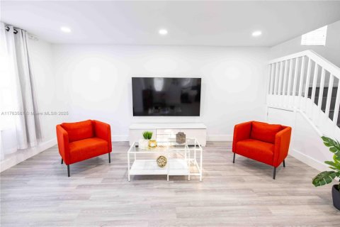 Casa en venta en Miami, Florida, 3 dormitorios, 145.58 m2 № 1739343 - foto 22