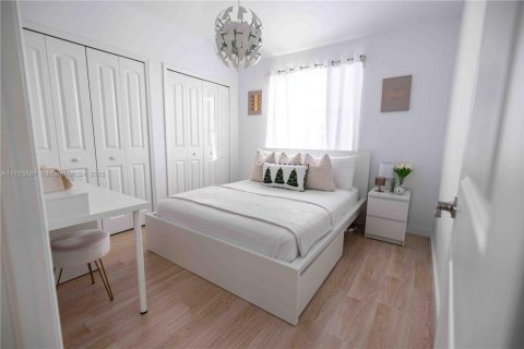 Casa en venta en Miami, Florida, 3 dormitorios, 145.58 m2 № 1739343 - foto 16