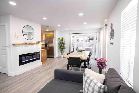 Casa en venta en Miami, Florida, 3 dormitorios, 145.58 m2 № 1739343 - foto 24