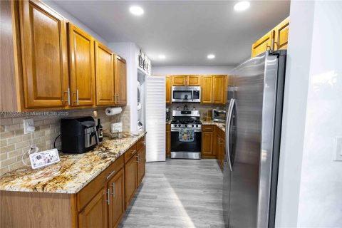 Casa en venta en Miami, Florida, 3 dormitorios, 145.58 m2 № 1739343 - foto 29