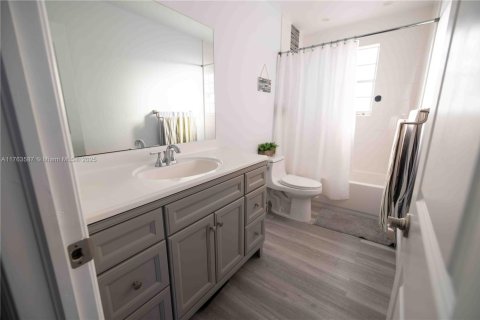 Casa en venta en Miami, Florida, 3 dormitorios, 145.58 m2 № 1739343 - foto 4