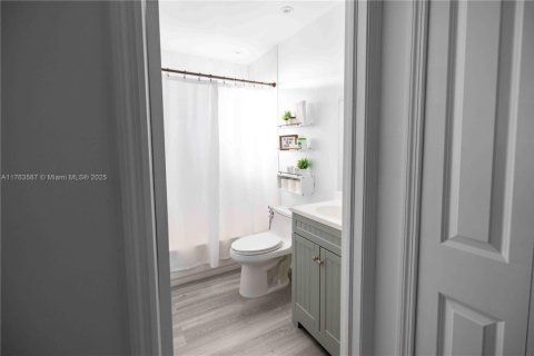 Casa en venta en Miami, Florida, 3 dormitorios, 145.58 m2 № 1739343 - foto 11