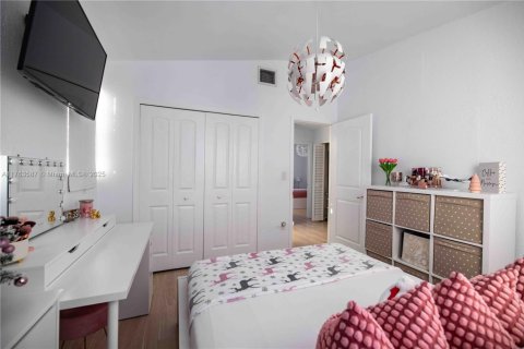 Casa en venta en Miami, Florida, 3 dormitorios, 145.58 m2 № 1739343 - foto 14