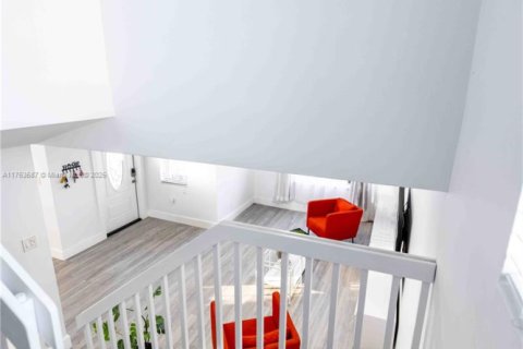 Casa en venta en Miami, Florida, 3 dormitorios, 145.58 m2 № 1739343 - foto 19