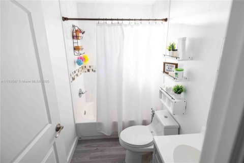 Casa en venta en Miami, Florida, 3 dormitorios, 145.58 m2 № 1739343 - foto 12