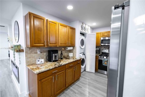 Casa en venta en Miami, Florida, 3 dormitorios, 145.58 m2 № 1739343 - foto 30