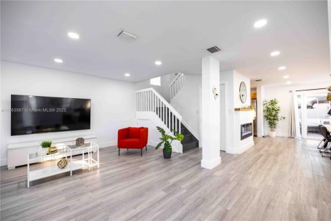 Casa en venta en Miami, Florida, 3 dormitorios, 145.58 m2 № 1739343 - foto 21