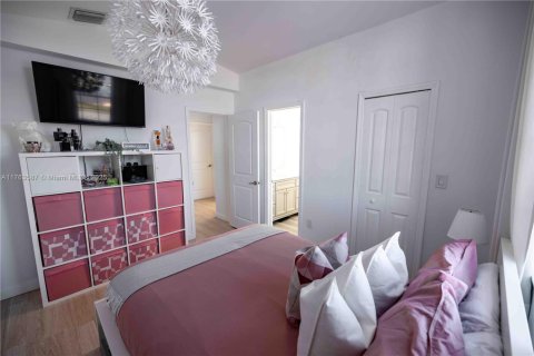 Casa en venta en Miami, Florida, 3 dormitorios, 145.58 m2 № 1739343 - foto 6