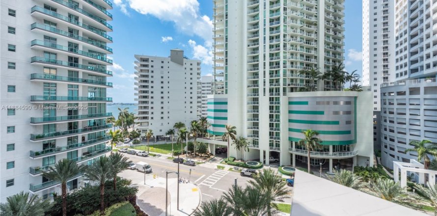 Кондоминиум с 1 спальней в Майами, Флорида № 2054846