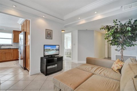 Купить кондоминиум в Халландейл-Бич, Флорида 2 спальни, 121.79м2, № 2037790 - фото 29
