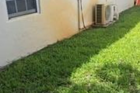 House in Hollywood, Florida 5 bedrooms, 172.05 sq.m. № 2194252 - photo 6