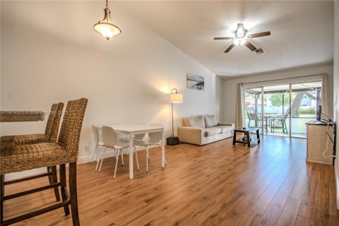 Touwnhouse à vendre à Margate, Floride: 2 chambres, 117.61 m2 № 2019333 - photo 7