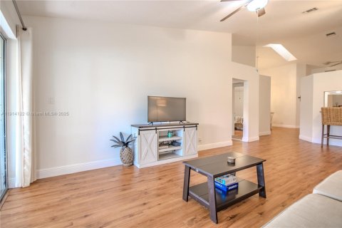 Touwnhouse à vendre à Margate, Floride: 2 chambres, 117.61 m2 № 2019333 - photo 8