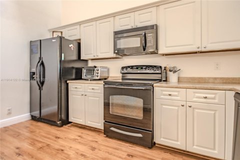 Touwnhouse à vendre à Margate, Floride: 2 chambres, 117.61 m2 № 2019333 - photo 2