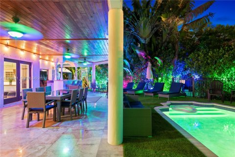 Villa ou maison à Miami Shores, Floride 5 chambres, 412.02 m2 № 2042403