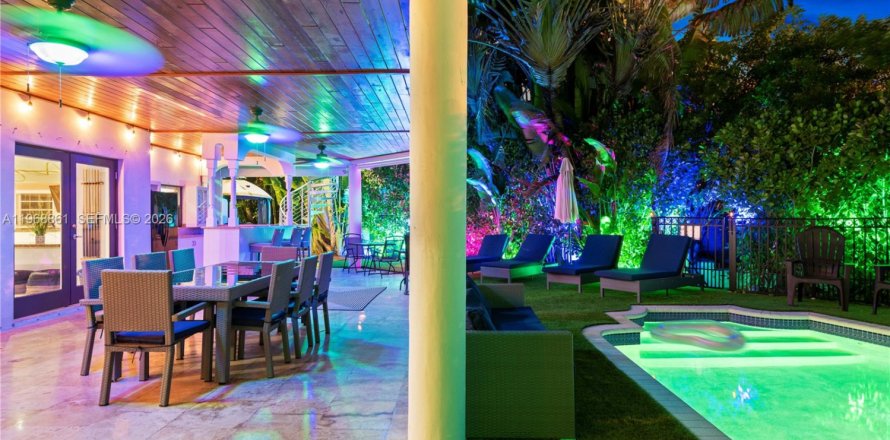 Villa ou maison à Miami Shores, Floride 5 chambres, 412.02 m2 № 2042403