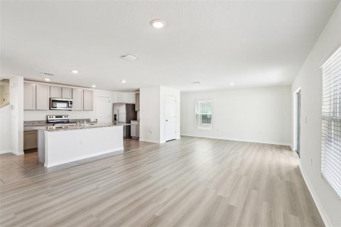 Casa en venta en Dade City, Florida, 4 dormitorios, 207.92 m2 № 2211388 - foto 8