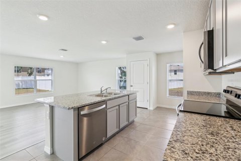 Casa en venta en Dade City, Florida, 4 dormitorios, 207.92 m2 № 2211388 - foto 13