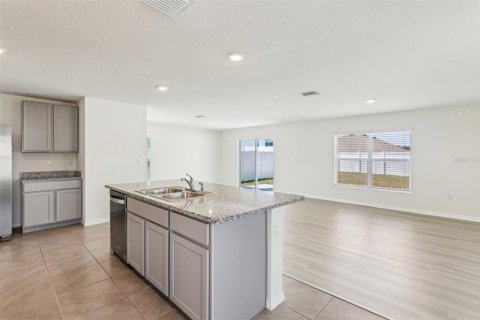 Casa en venta en Dade City, Florida, 4 dormitorios, 207.92 m2 № 2211388 - foto 10