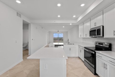 Condo in Venice, Florida, 2 bedrooms  № 2321688 - photo 8