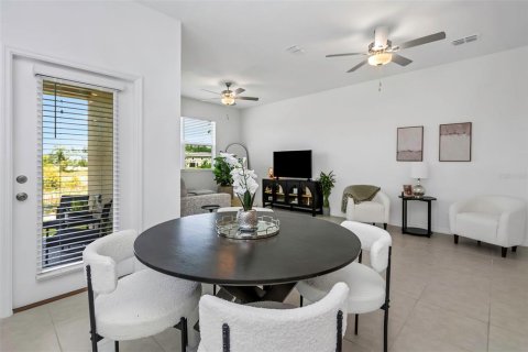 Townhouse in ANGELINE in Land O' Lakes, Florida 3 bedrooms, 166.02 sq.m. № 1877305 - photo 4