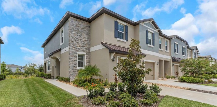 Adosado en ANGELINE en Land O' Lakes, Florida 3 dormitorios, 166.02 m2 № 1877305