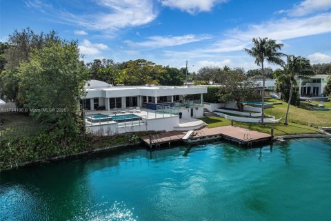 Casa en venta en North Miami Beach, Florida, 5 dormitorios, 301.93 m2 № 1484846 - foto 19