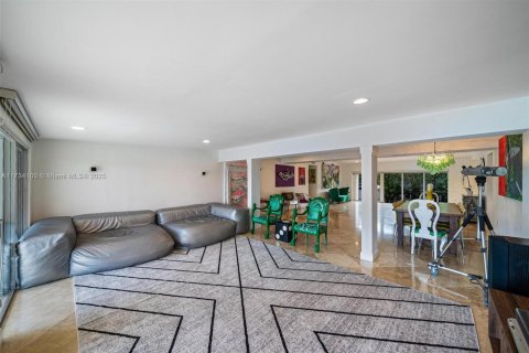 Casa en venta en North Miami Beach, Florida, 5 dormitorios, 301.93 m2 № 1484846 - foto 27
