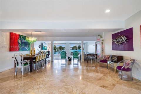 Casa en venta en North Miami Beach, Florida, 5 dormitorios, 301.93 m2 № 1484846 - foto 29