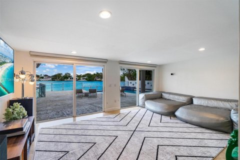 Casa en venta en North Miami Beach, Florida, 5 dormitorios, 301.93 m2 № 1484846 - foto 26