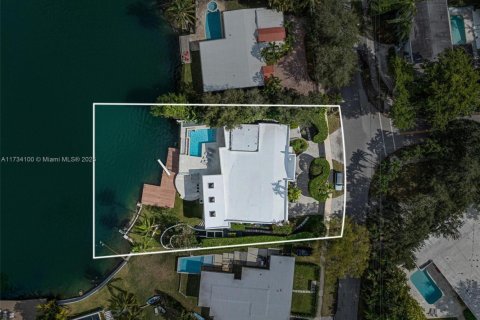 Casa en venta en North Miami Beach, Florida, 5 dormitorios, 301.93 m2 № 1484846 - foto 22