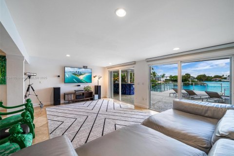 Casa en venta en North Miami Beach, Florida, 5 dormitorios, 301.93 m2 № 1484846 - foto 25