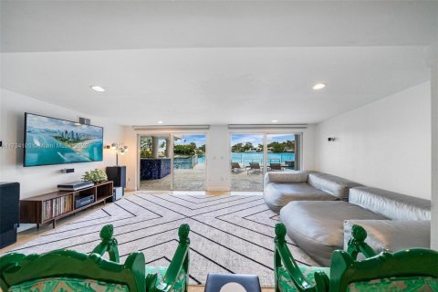 Casa en venta en North Miami Beach, Florida, 5 dormitorios, 301.93 m2 № 1484846 - foto 24