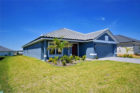 House in Auburndale, Florida 4 bedrooms, 204.38 sq.m. № 1243868 - photo 2