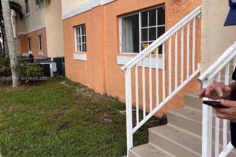 Снять в аренду квартиру в Холливуд, Флорида 2 спальни, 82.13м2, № 1991677 - фото 9