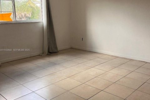 Снять в аренду квартиру в Холливуд, Флорида 2 спальни, 82.13м2, № 1991677 - фото 4