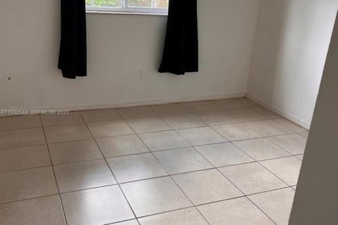 Снять в аренду квартиру в Холливуд, Флорида 2 спальни, 82.13м2, № 1991677 - фото 3