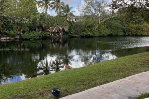 Снять в аренду квартиру в Холливуд, Флорида 2 спальни, 82.13м2, № 1991677 - фото 10