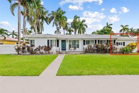 Снять в аренду коммерческую недвижимость в Холливуд, Флорида 1 спальня, № 2031172 - фото 2