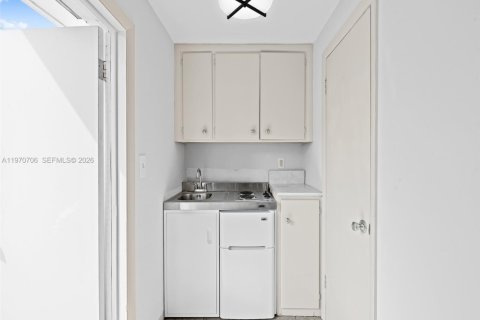 Снять в аренду коммерческую недвижимость в Холливуд, Флорида 1 спальня, № 2031172 - фото 8