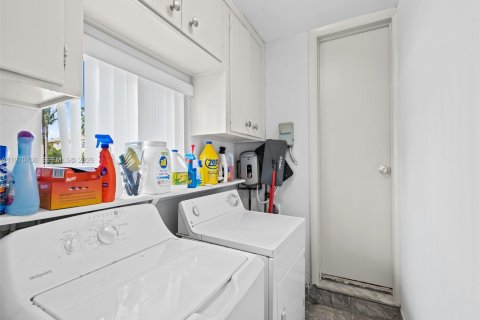 Снять в аренду коммерческую недвижимость в Холливуд, Флорида 1 спальня, № 2031172 - фото 9