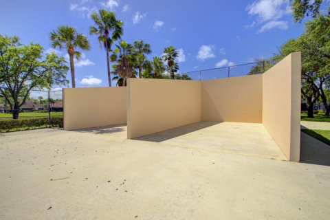 Townhouse in West Palm Beach, Florida 2 bedrooms, 114.83 sq.m. № 1189641 - photo 1