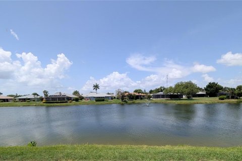 House in Bradenton, Florida 3 bedrooms, 209.49 sq.m. № 2230350 - photo 23