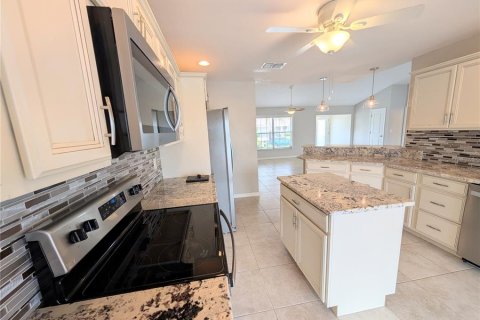 House in Bradenton, Florida 3 bedrooms, 209.49 sq.m. № 2230350 - photo 13