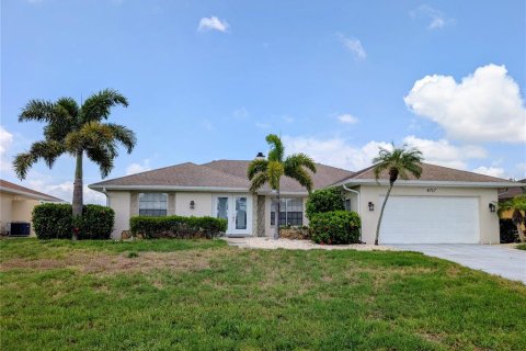 House in Bradenton, Florida 3 bedrooms, 209.49 sq.m. № 2230350 - photo 2