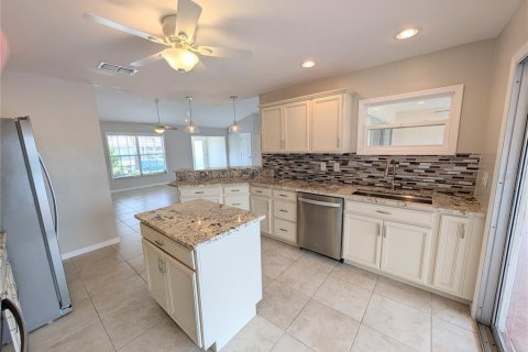 House in Bradenton, Florida 3 bedrooms, 209.49 sq.m. № 2230350 - photo 12