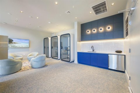 Condo in Miami Beach, Florida, 1 bedroom  № 1895366 - photo 14