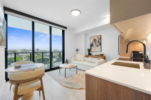 Condo in Miami Beach, Florida, 1 bedroom  № 1895366 - photo 2