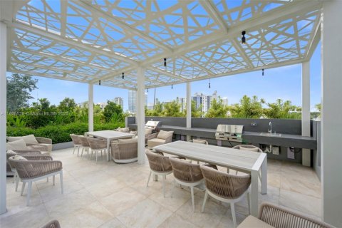 Condo in Miami Beach, Florida, 1 bedroom  № 1895366 - photo 19