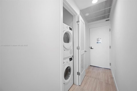 Condo in Miami Beach, Florida, 1 bedroom  № 1895366 - photo 10